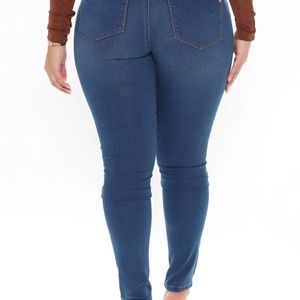 Size 1xl or 14 jeans by Fashion Nova